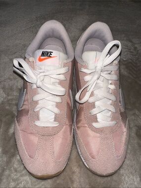 Nike Women’s Blush Pink Low-Top Sneakers with White Laces